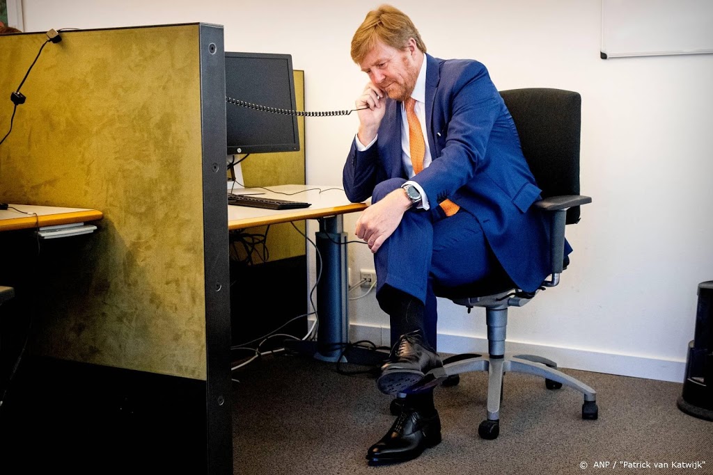 Koning Willem-Alexander bezoekt hulpverleners Tilburg