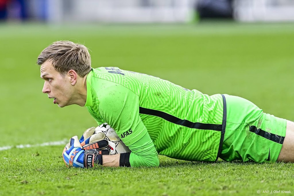 Bondscoach De Boer roept doelman Bizot op bij Oranje