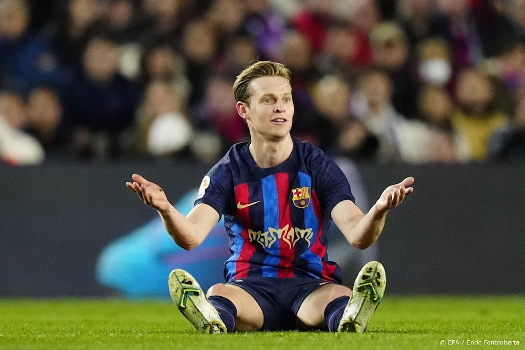 Barcelona-middenvelder De Jong kampt met hamstringblessure