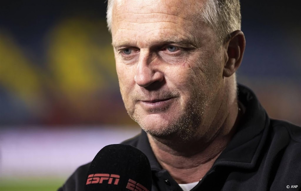 Coach Van den Brom van Vitesse twee duels geschorst 