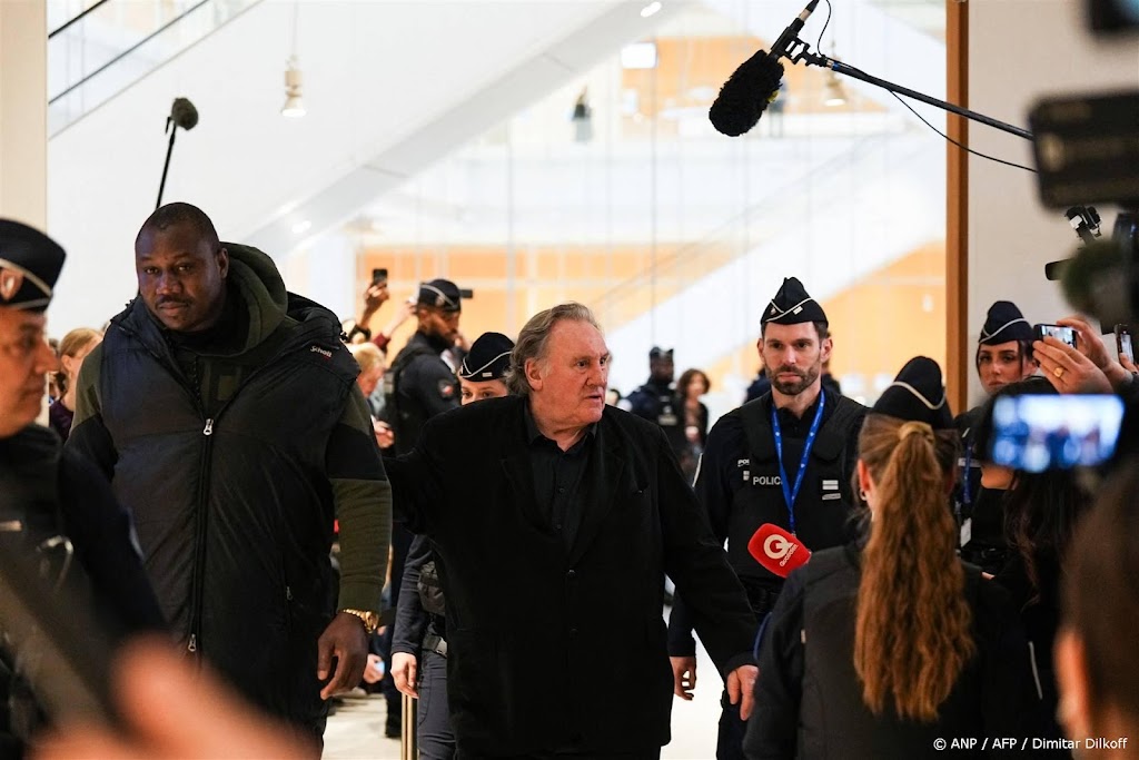 Rechtszaak tegen acteur Gérard Depardieu begonnen in Frankrijk