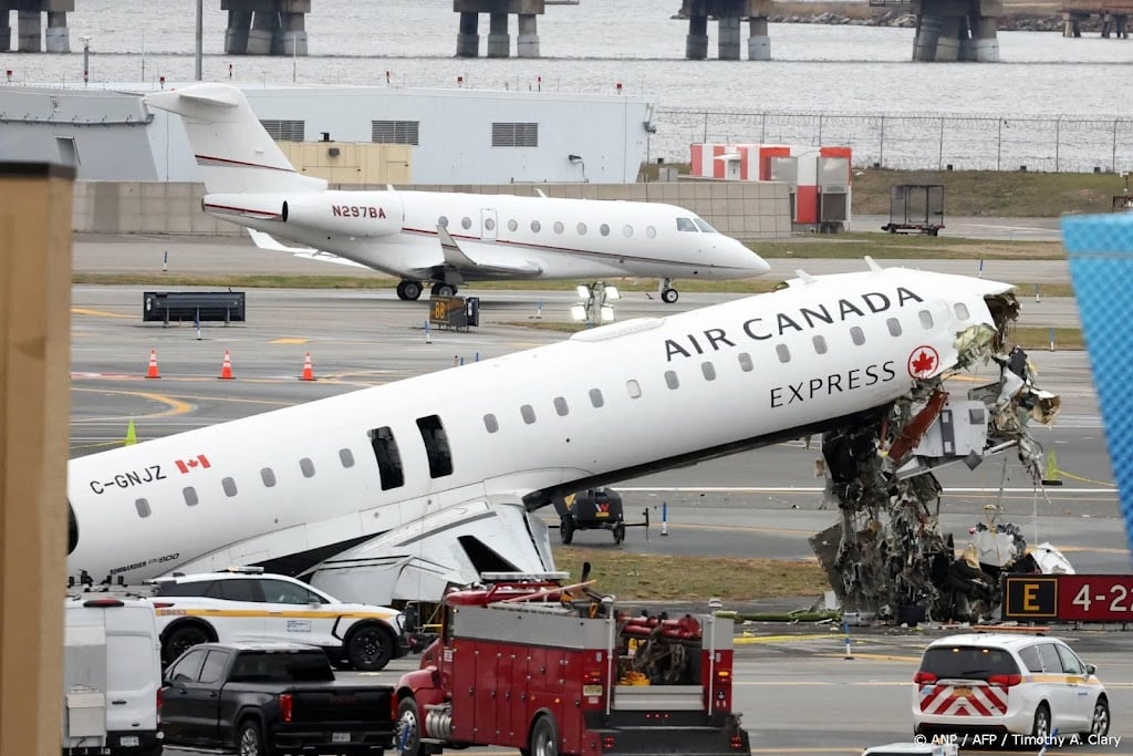 NYT: luchtverkeersleider LaGuardia voor crash mogelijk afgeleid