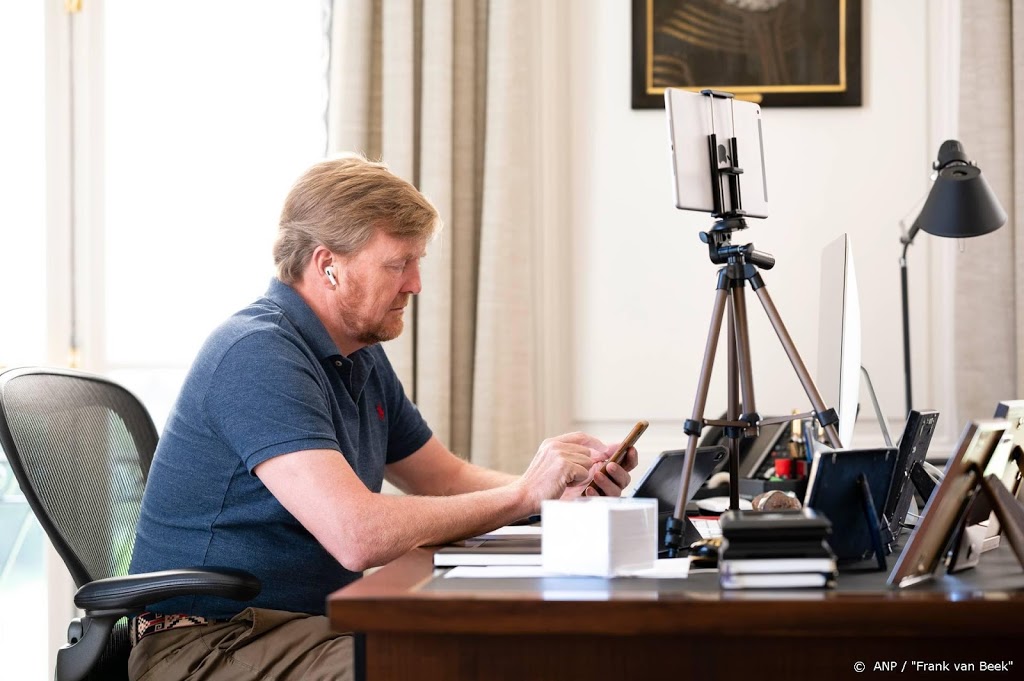 Koning Willem-Alexander viert digitale Koningsdag thuis