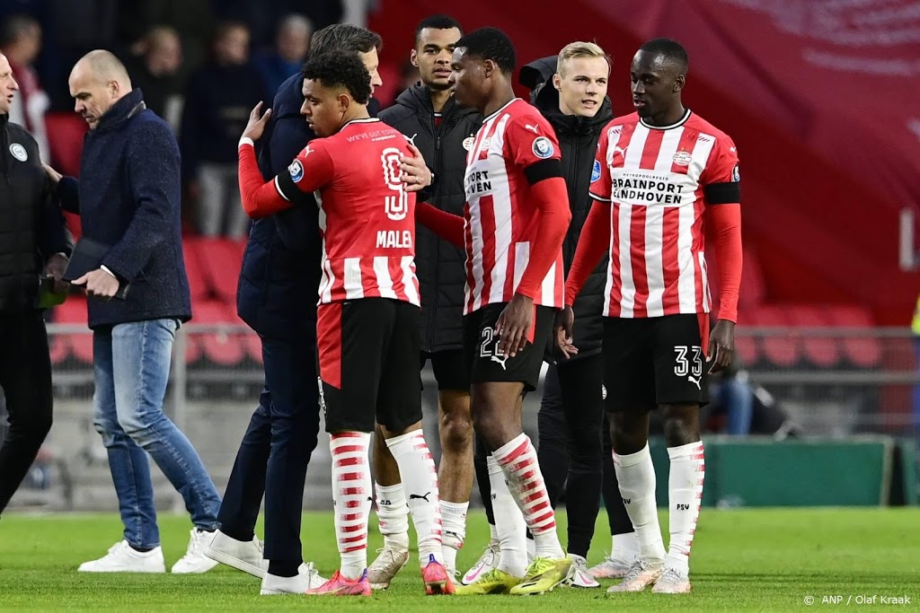 PSV-coach Schmidt: gelukkig zijn we rustig gebleven