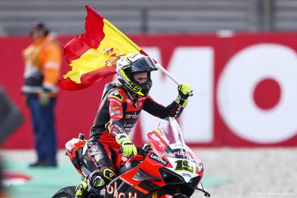 Motorracer Bautista wint race Superbike in Assen, Van der Mark 8e