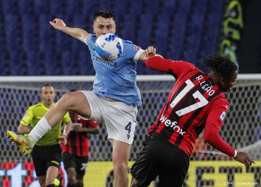 AC Milan klopt Lazio in blessuretijd en gaat weer aan kop