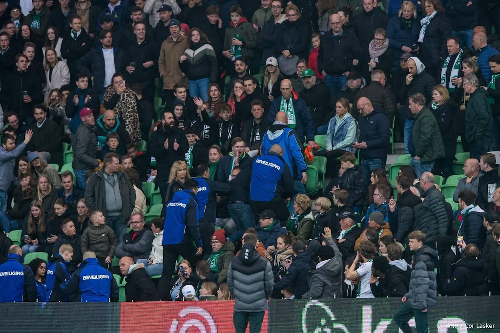 FC Groningen legt 'bekergooier' stadionverbod op 