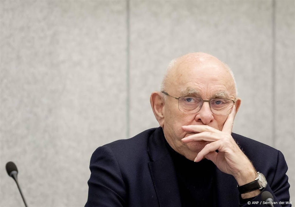 Van Praag wil leden Ajax overtuigen van noodzaak ontslag Kroes 