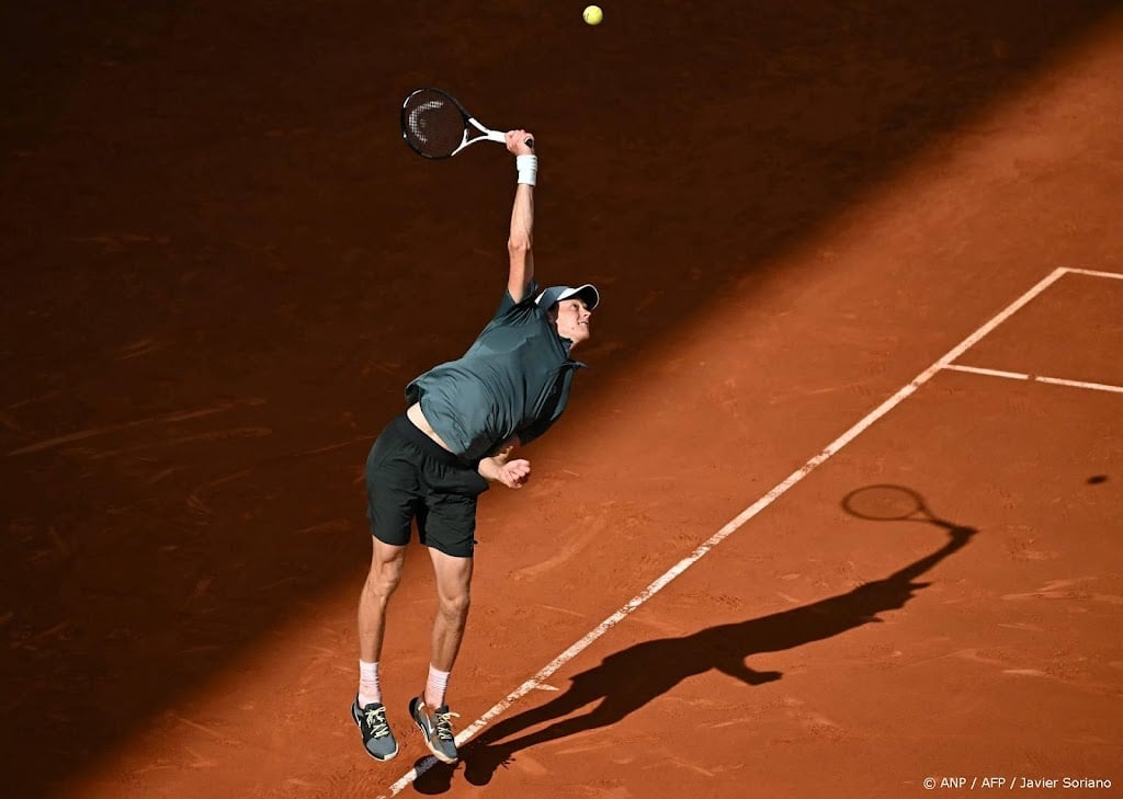 Sinner moeizaam naar derde ronde masterstoernooi Madrid