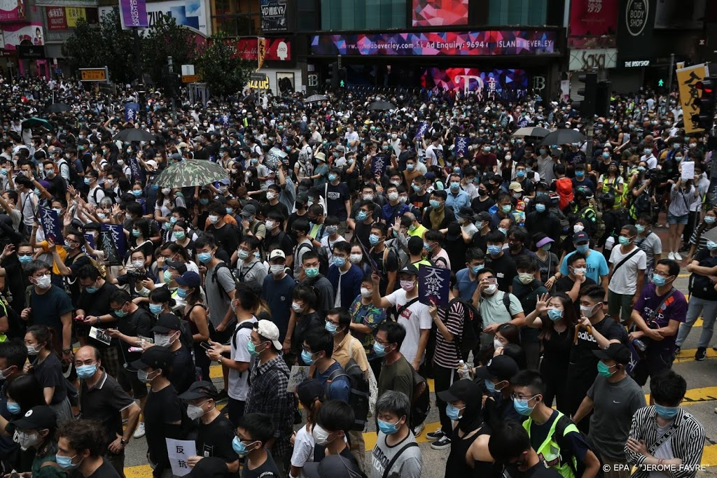 Politie Hongkong weer slaags met duizenden betogers