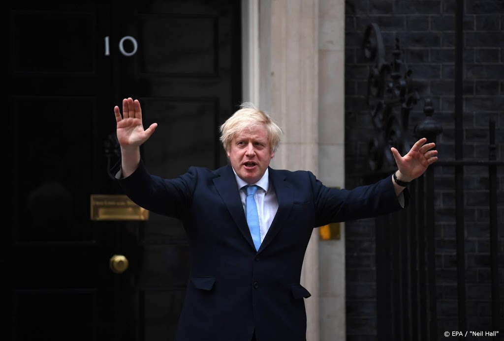 Johnson blijft achter omstreden adviseur Cummings staan