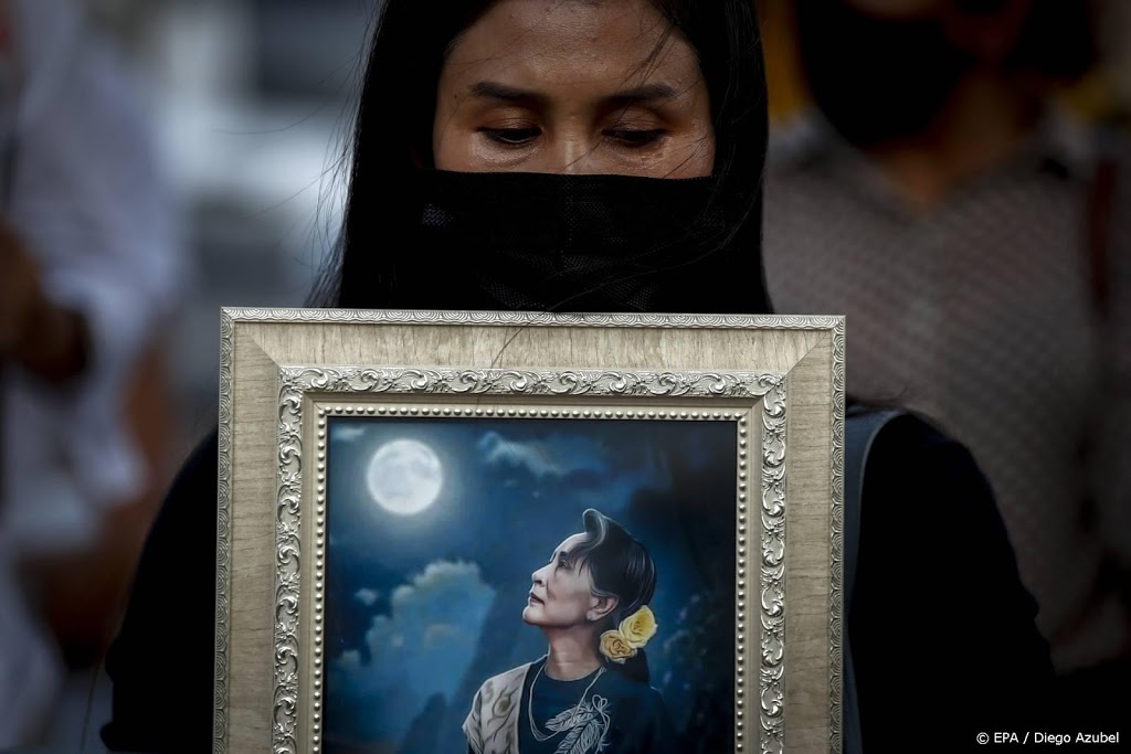 Aung San Suu Kyi verschijnt voor rechter