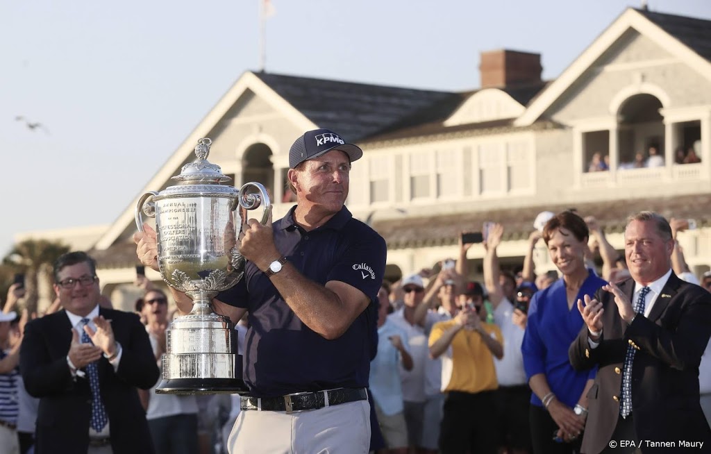 Golflegendes loven Mickelson na winnen major