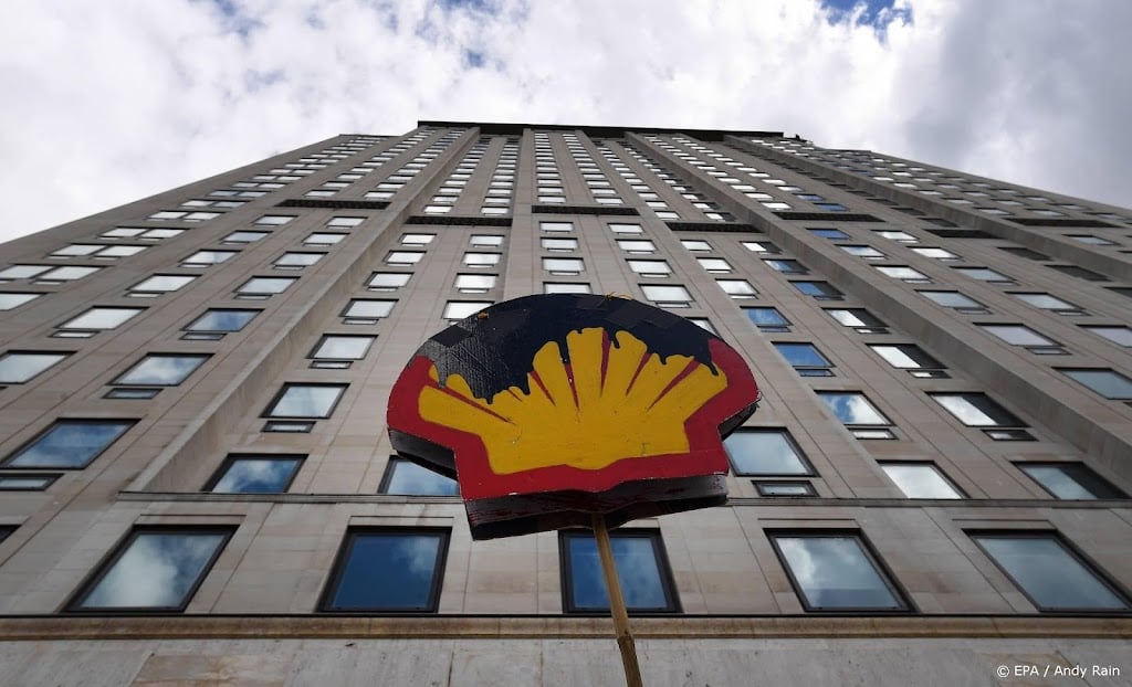 Shell legt jaarvergadering stil om protest klimaatactivisten