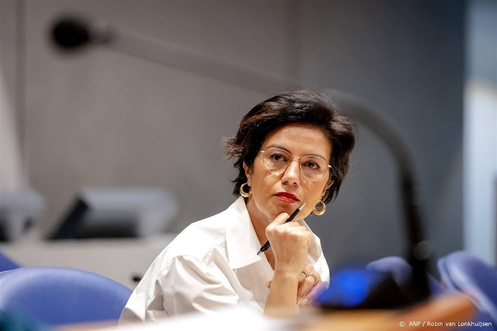 Oppositie hekelt slap optreden staatssecretaris Uslu bij Mediawet