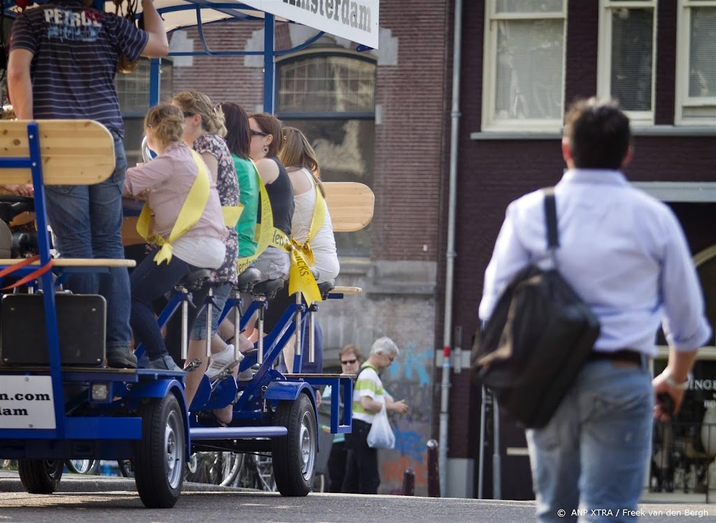Aboutaleb wil bierfiets in de ban doen in Rotterdam