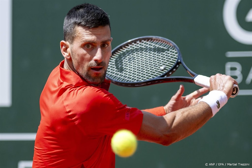Djokovic kwakkelt en verliest in aanloop naar Roland Garros