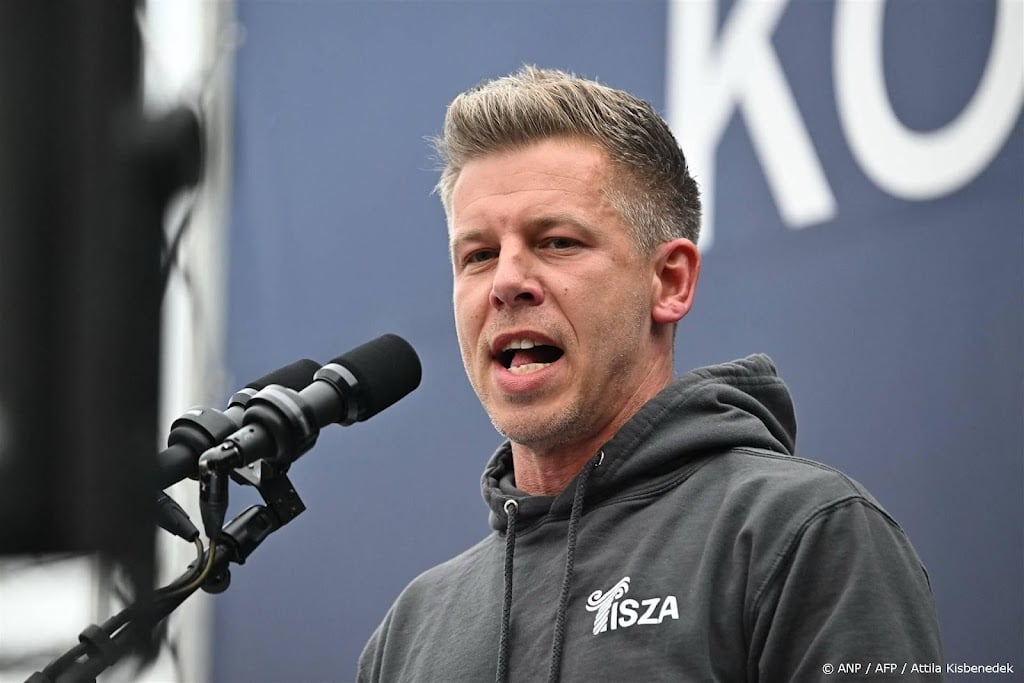 Grootste rivaal Orbán te voet naar Roemenië