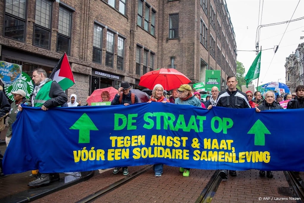 Duizenden lopen protestmars tegen 'verdeel-en-heerspolitiek'