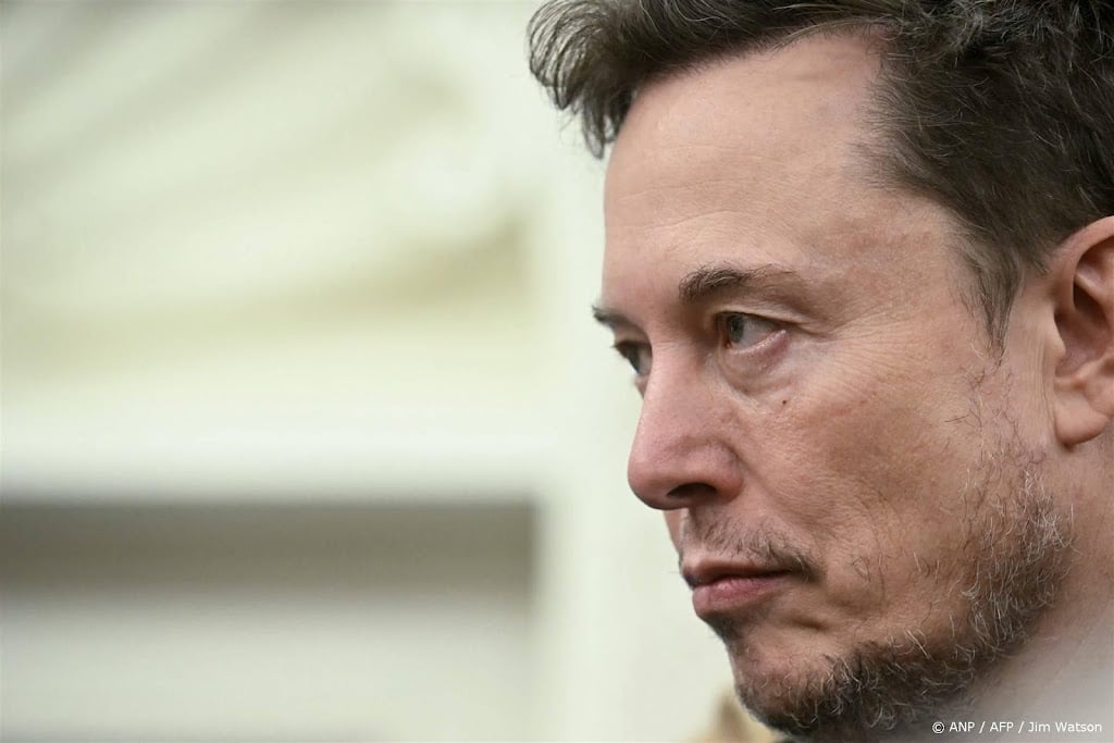 Musk zegt weer '24/7' bezig te zijn met zijn bedrijven