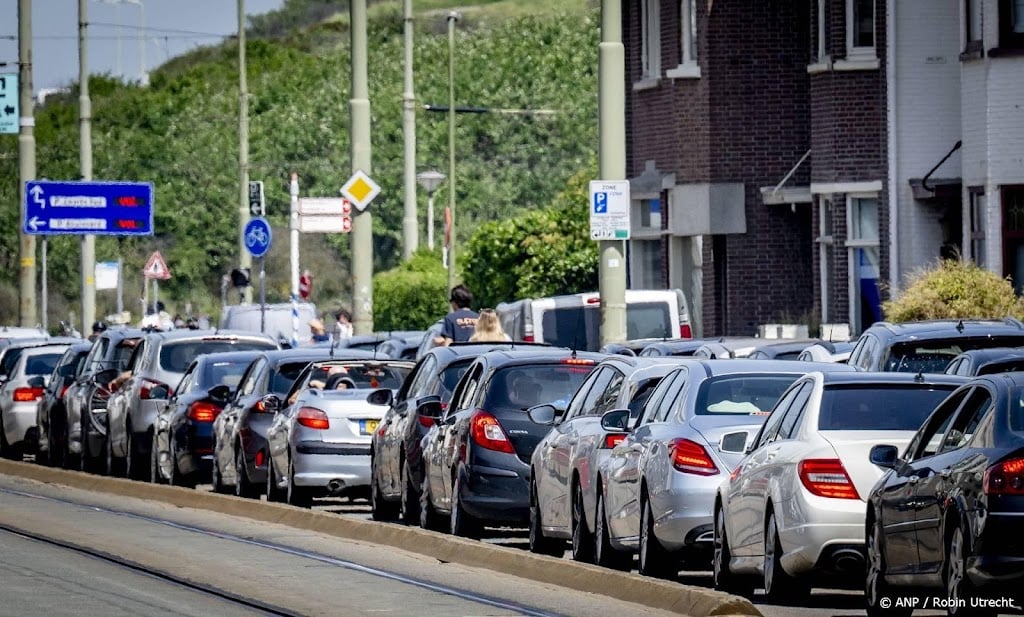 Parkeerplaatsen Scheveningen en Kijkduin vol met strandgangers