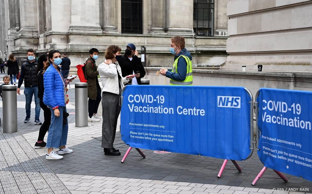 Britse regering komt met top vanwege lage vaccinatiegraad Londen