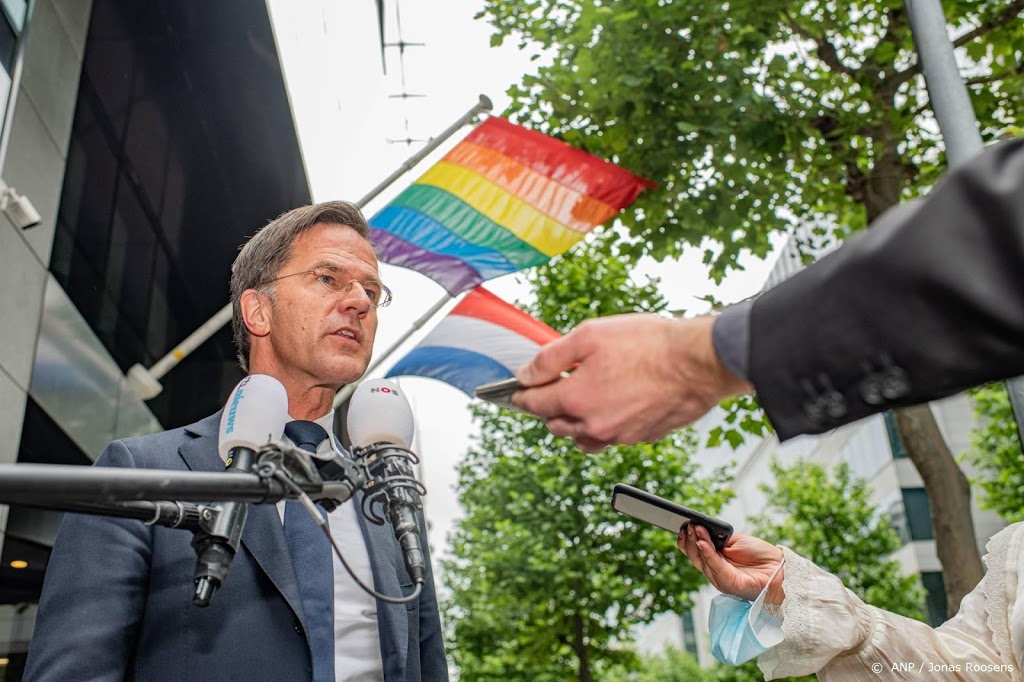 Rutte daagt Hongaarse premier uit exitprocedure EU te starten