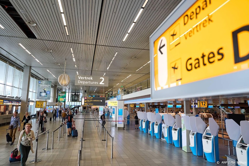 Harbers: Schiphol kan ondanks krimp netwerk in stand houden