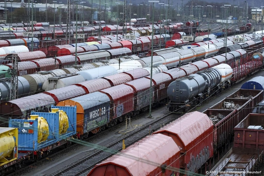 Treinen kunnen Rotterdamse haven niet in of uit door blokkade