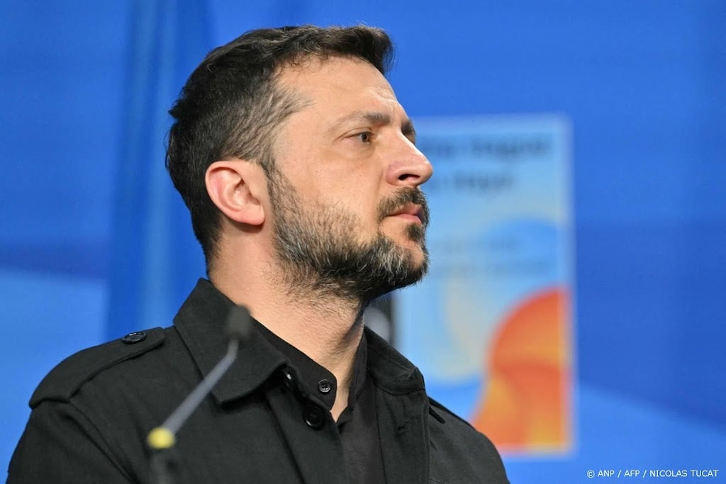 Zelensky spreekt voor volle zaal in Tweede Kamer