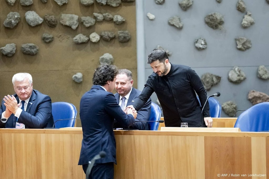 Zelensky roept in Tweede Kamer op tot hardere boycot van Rusland