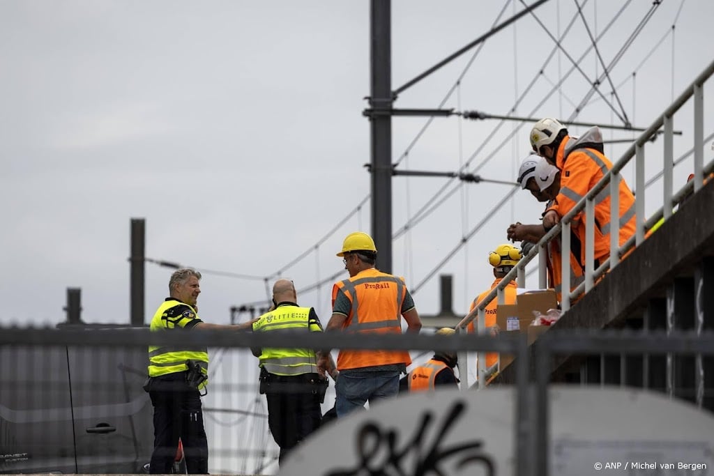 ProRail moet 25 stroomkabels volledig vervangen na spoorbrand