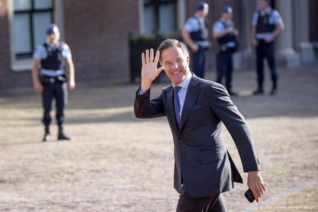 NAVO-baas Rutte aangekomen bij Huis ten Bosch voor diner