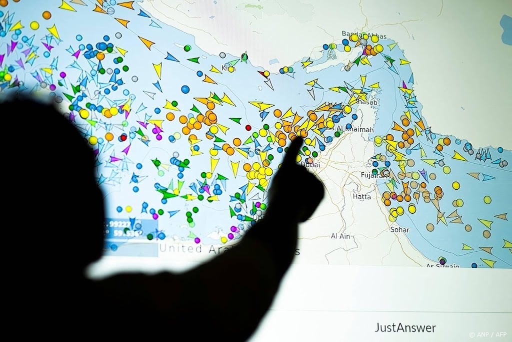 Eerste schepen gaan volgens evacuatieplan door Straat van Hormuz 