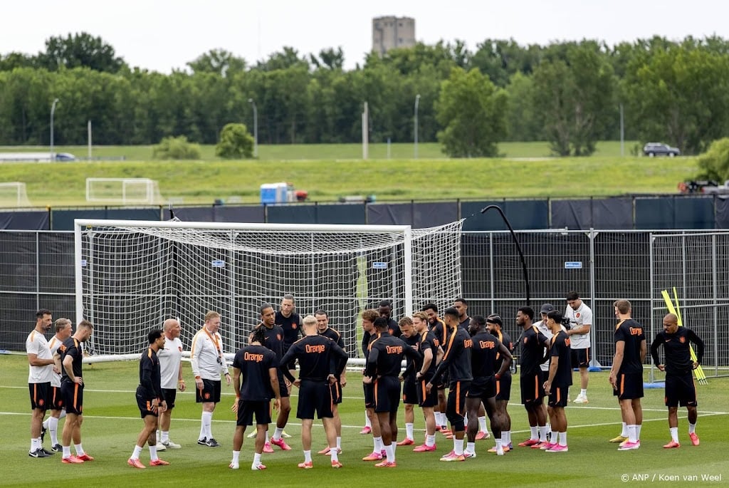 Oranje traint met fitte groep voor laatste groepsduel met Tunesië