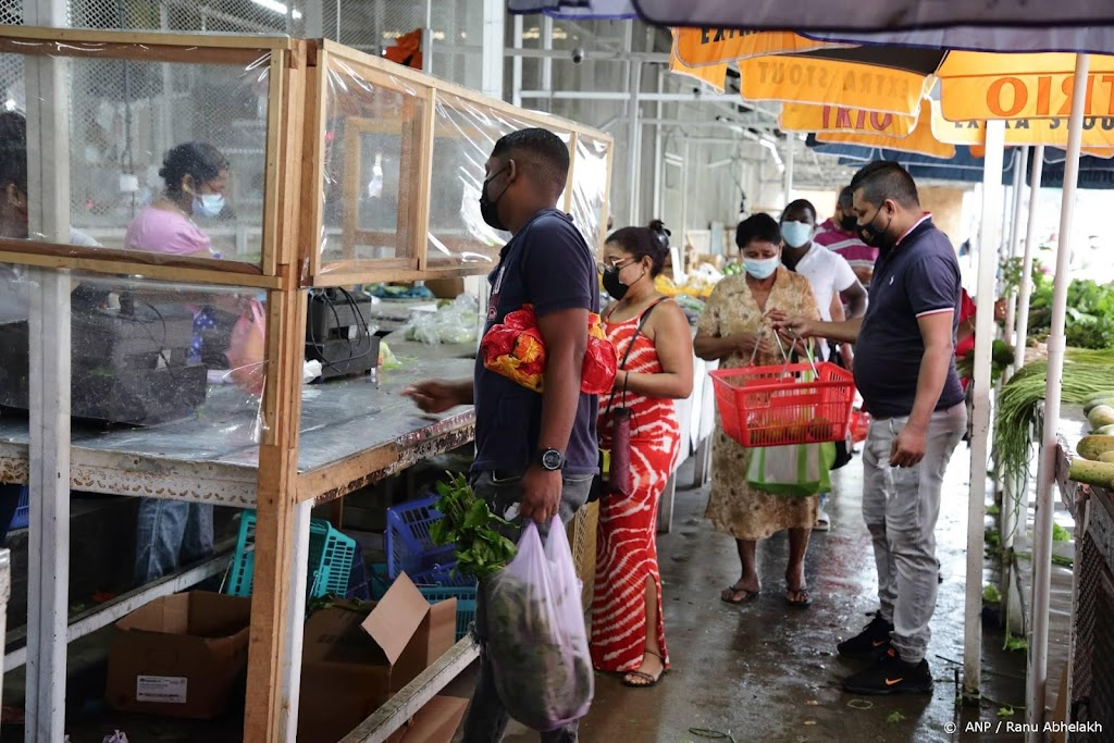 Suriname versoepelt coronaregels en kort avondklok in met 3 uur