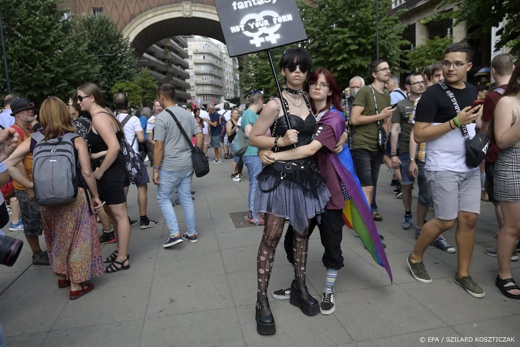 Duizenden Hongaren lopen mee in Pride-optocht 