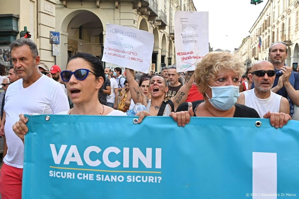 Duizenden Italianen protesteren tegen coronapas