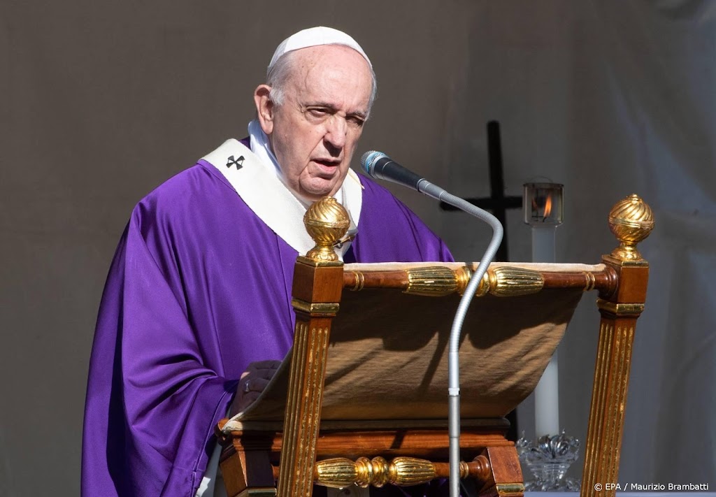 Paus Franciscus begint reis van week door Canada