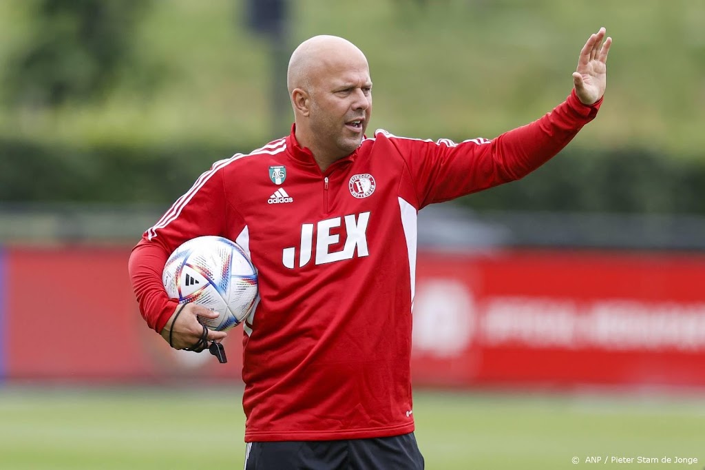 Coach Slot verlengt contract bij Feyenoord met één jaar tot 2025