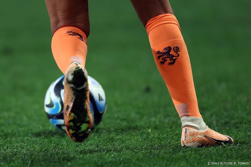 Oranje traint dag na WK-duel zonder basiskrachten op drassig veld