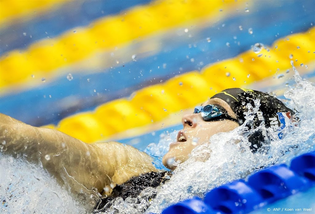 Zwemsters De Waard en Toussaint naar halve finale 100 rug