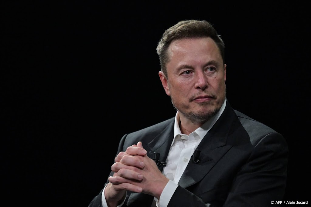 Musk zet naamswijziging door, officiële Twitter-account heet X