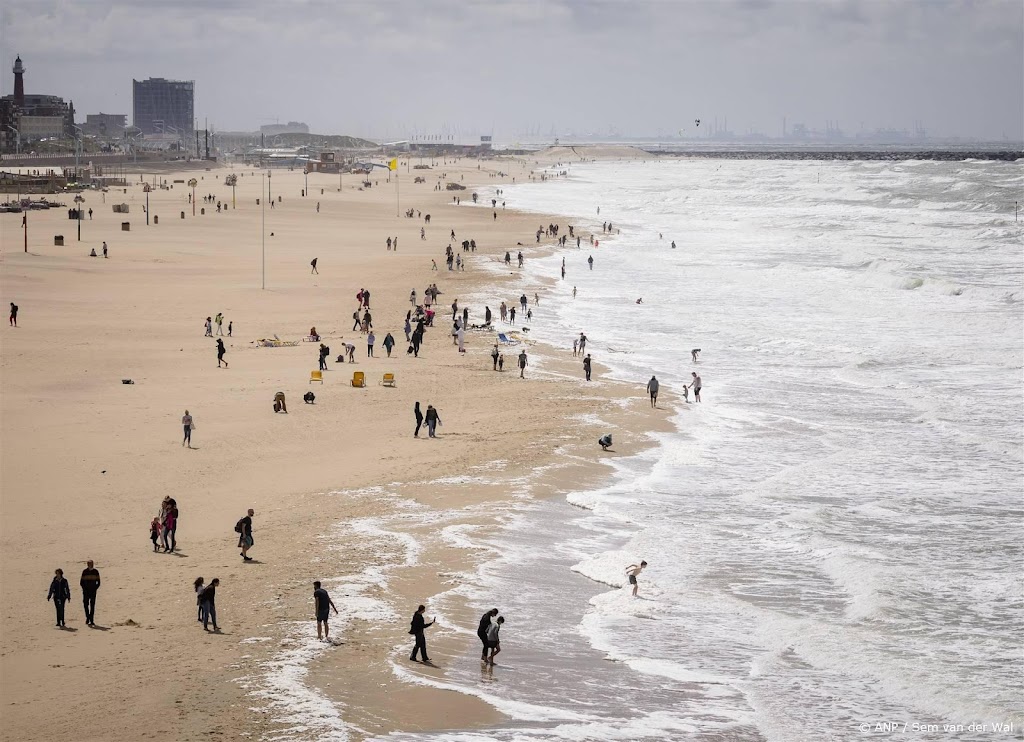 Ministerie verduidelijkt advies over verontreinigd zeeschuim