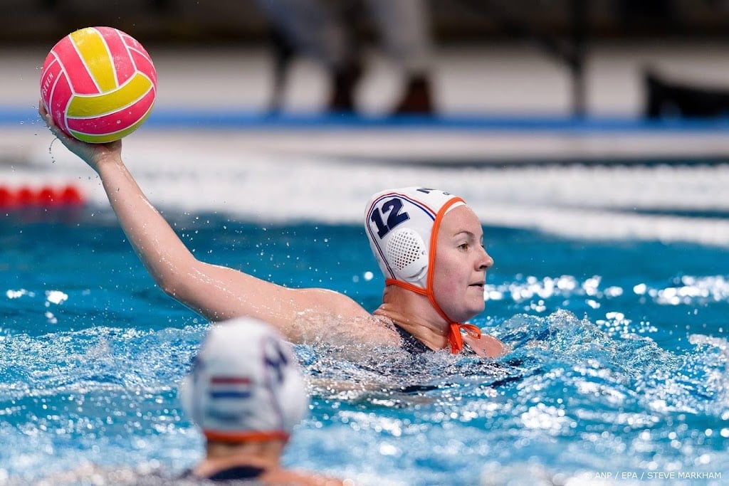 Waterpolosters winnen ook in Sydney na strafworpen van Hongarije