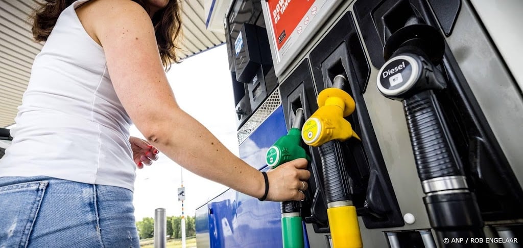 Liter diesel langs de snelweg kost meer dan liter benzine