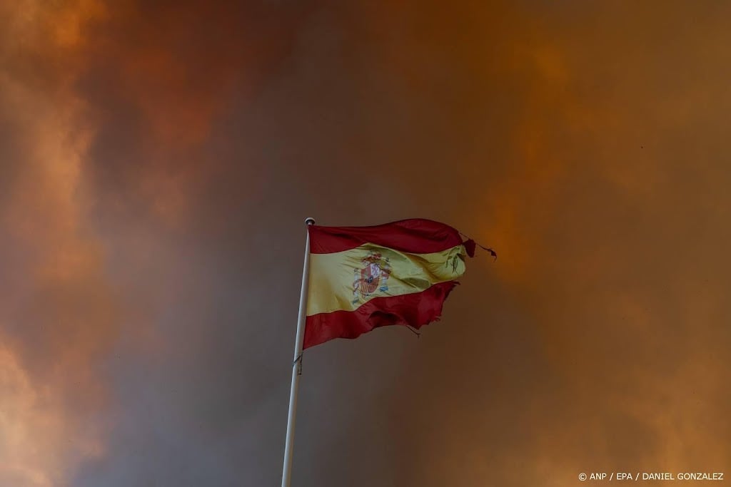 Premier Spanje bezoekt gebied met natuurbranden bij Madrid