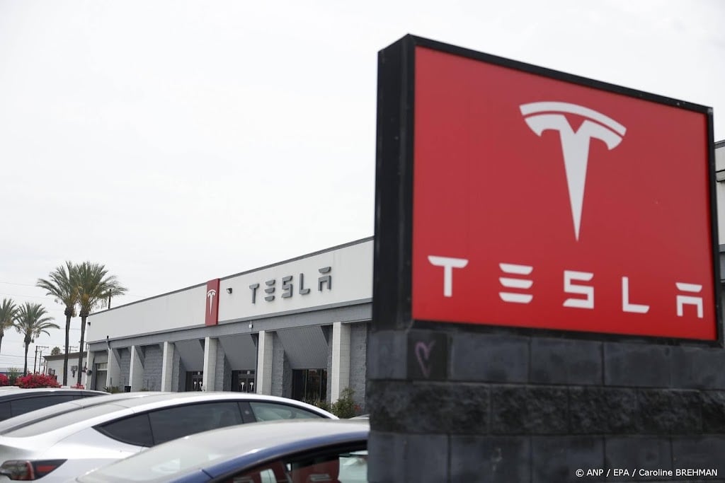 Tesla verliest opnieuw op gemengd Wall Street