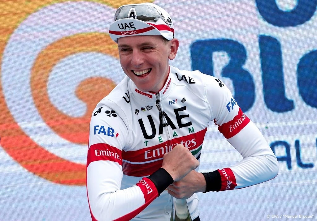 Pogacar en Aru voeren Team Emirates aan in Tour