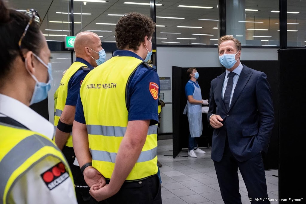 Nog niet duidelijk of teststraat Schiphol langer openblijft